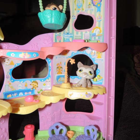 Littlest Pet Shop Round & Round Pet Town - Picture 9 of 9
